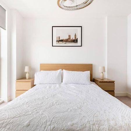 Stylish & Comfortable Top-Floor Flat In Harrow Londra Esterno foto