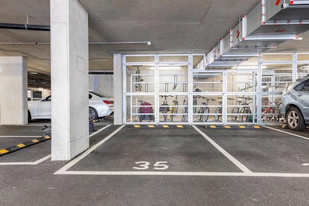 Stylish & Comfortable Top-Floor Flat In Harrow Londra Esterno foto