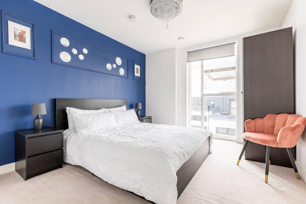 Stylish & Comfortable Top-Floor Flat In Harrow Londra Esterno foto